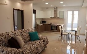 Sunrise Suites, Apt. 2
